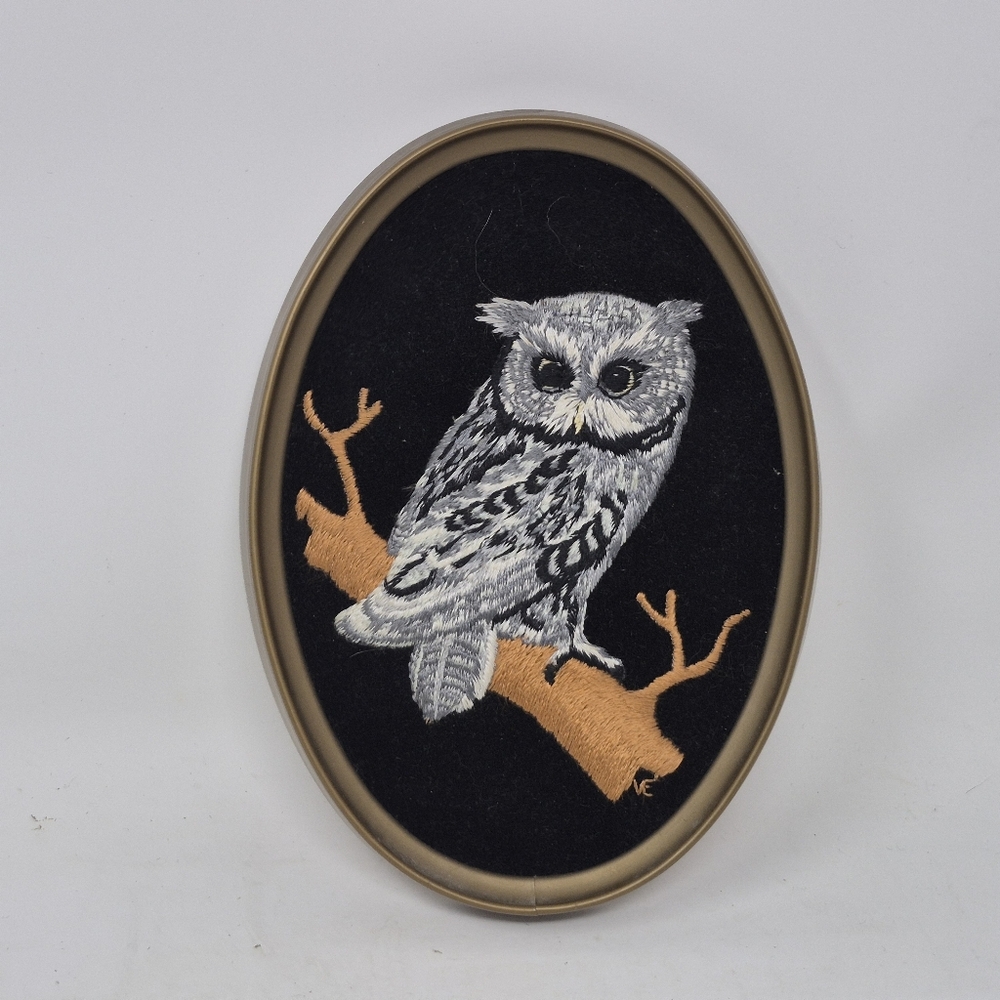 Vintage Embroidered Owl Wall Art in Oval Frame